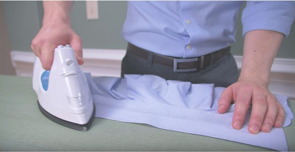 Как гладить мужскую рубашку: пошаговая инструкция и полезные лайфхаки